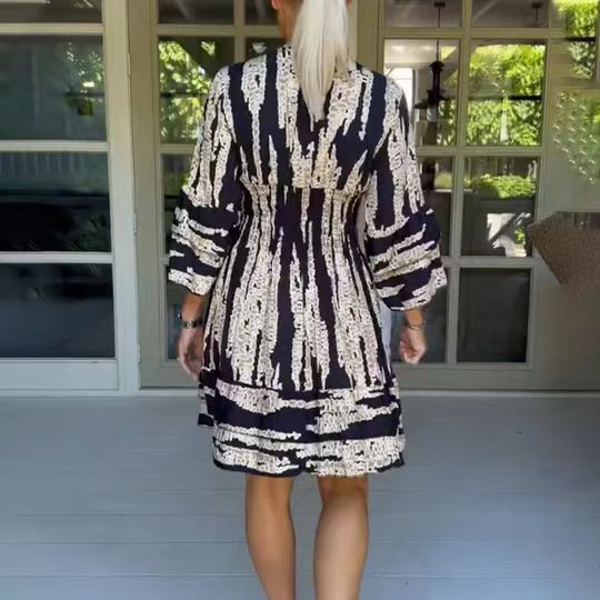 Charlotte – Robe Midi à Imprimé Estival avec Manches Évasées