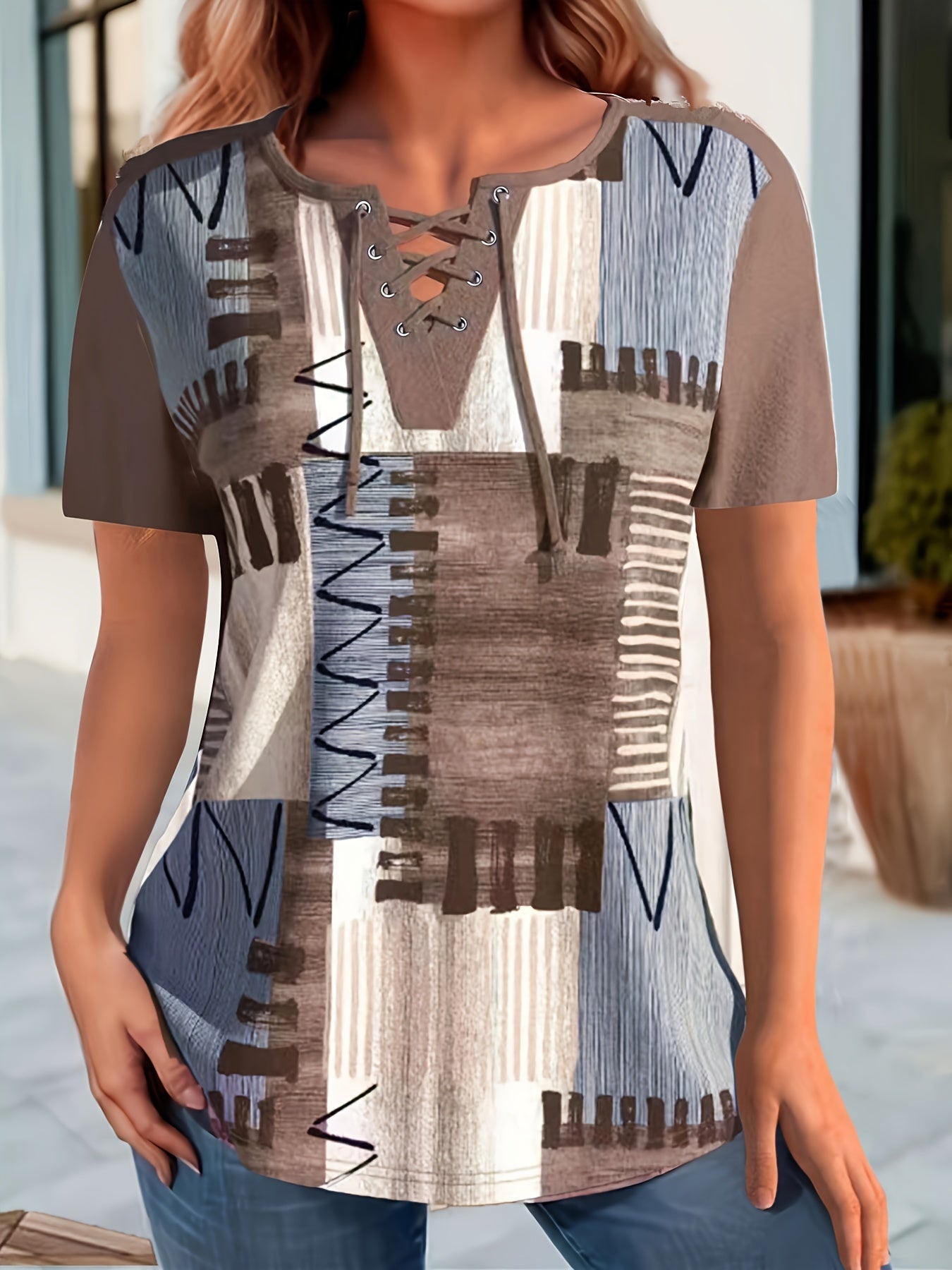 Avslappnad t-shirt med snörat geometriskt mönster för kvinnor, urban sommarstil