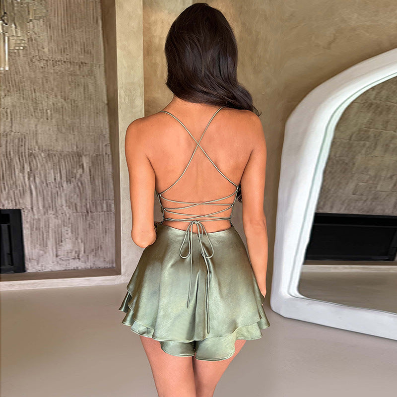 Vanessa – Robe courte élégante en satin avec dos nu