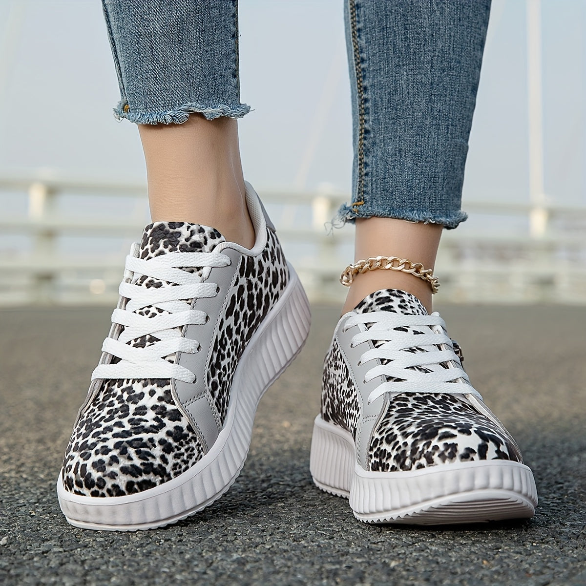 Sneakers Donna Leopardo alla Moda con Lacci, Zeppa e Cerniera - Stile Urbano Casual