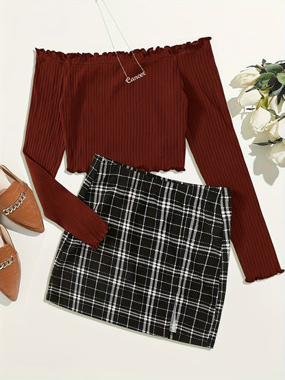To-delt sæt til kvinder i elegant stil med ternet nederdel og off-shoulder top til forårs- og sommerudflugter