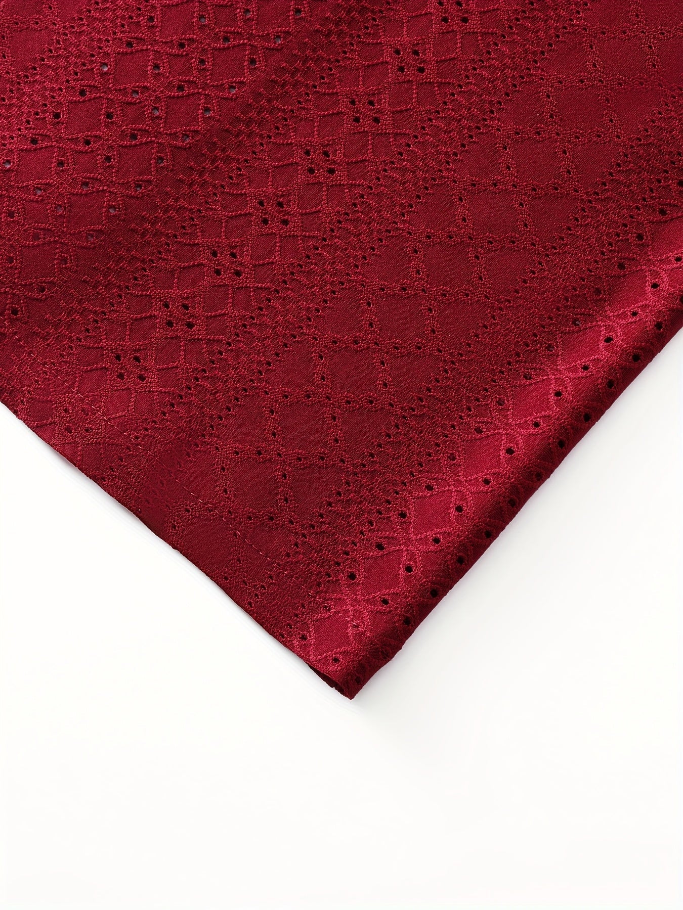 Chemise à manches courtes homme style resort avec broderie ajourée, élégance estivale et confort respirant
