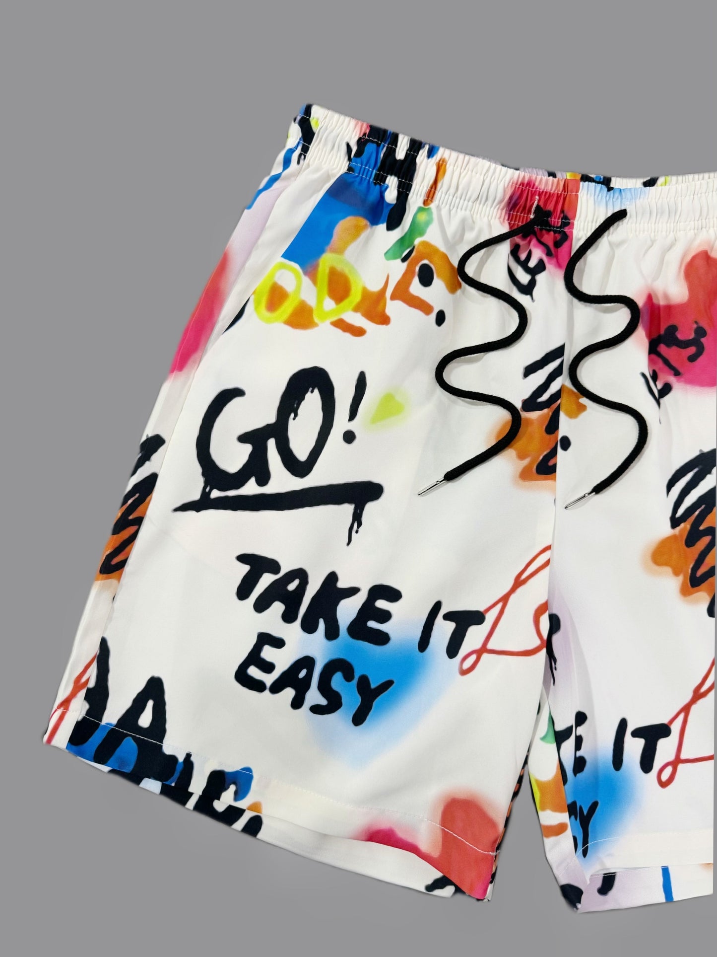 Short casual estampado graffiti para hombre estilo streetwear de moda