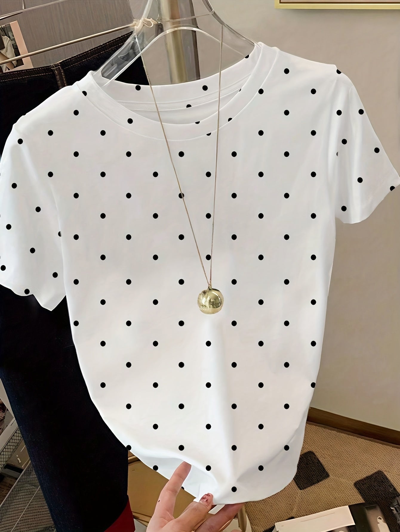 T-shirt femme à pois style élégant pour un look décontracté chic