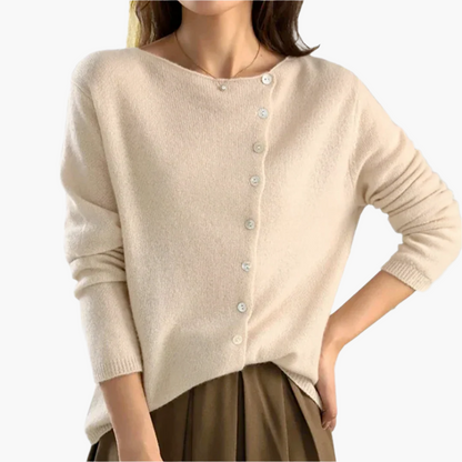 Cardigan femme élégant à fermeture décalée pour un look chic et confortable