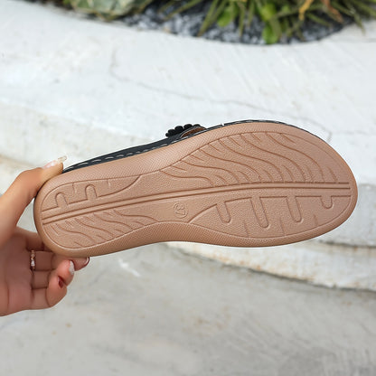 Casual damessandalen met platte hak in teenslipperstijl met bloemen – Ideaal voor de zomer