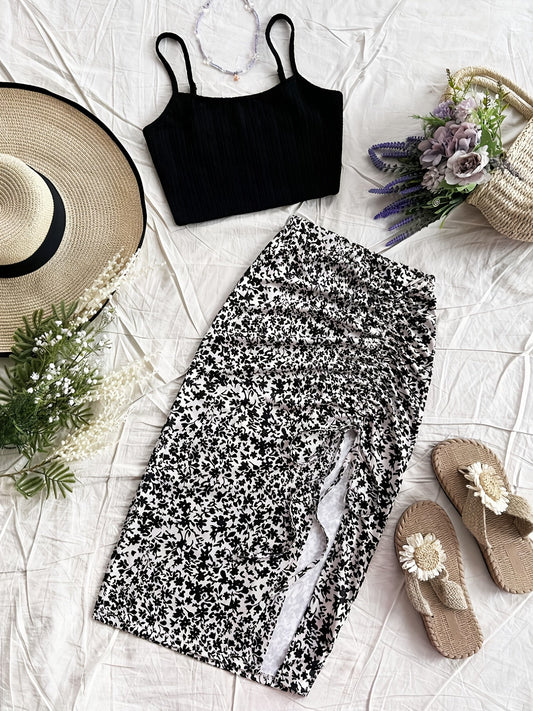 Conjunto femenino falda con flores y top de tirantes estilo vacaciones elegantes