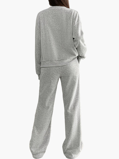 Pyjama femme deux pièces style détente avec boutons et poches, ensemble loungewear confortable pour la maison