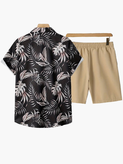 Afslappet herresæt i tropisk stil – Kortærmet printskjorte og shorts, ideelt til sommerferie på stranden