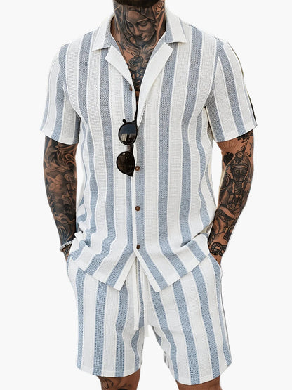 Afslappet herresæt – Kortærmet skjorte og stribet shorts – Trendy sommerstil