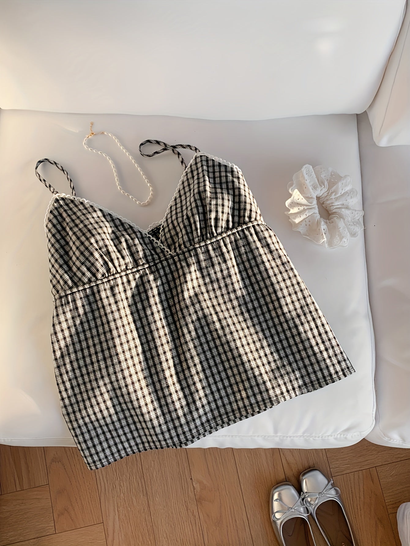 Casual plaid women's top for summer – Sleeveless, flattering fit, perfect for outings and vacations