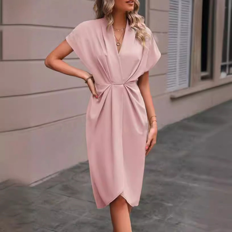 Louise – Robe à manches chauve-souris tendance avec décolleté en V et plis