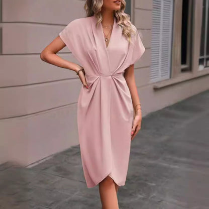Louise – Robe à manches chauve-souris tendance avec décolleté en V et plis