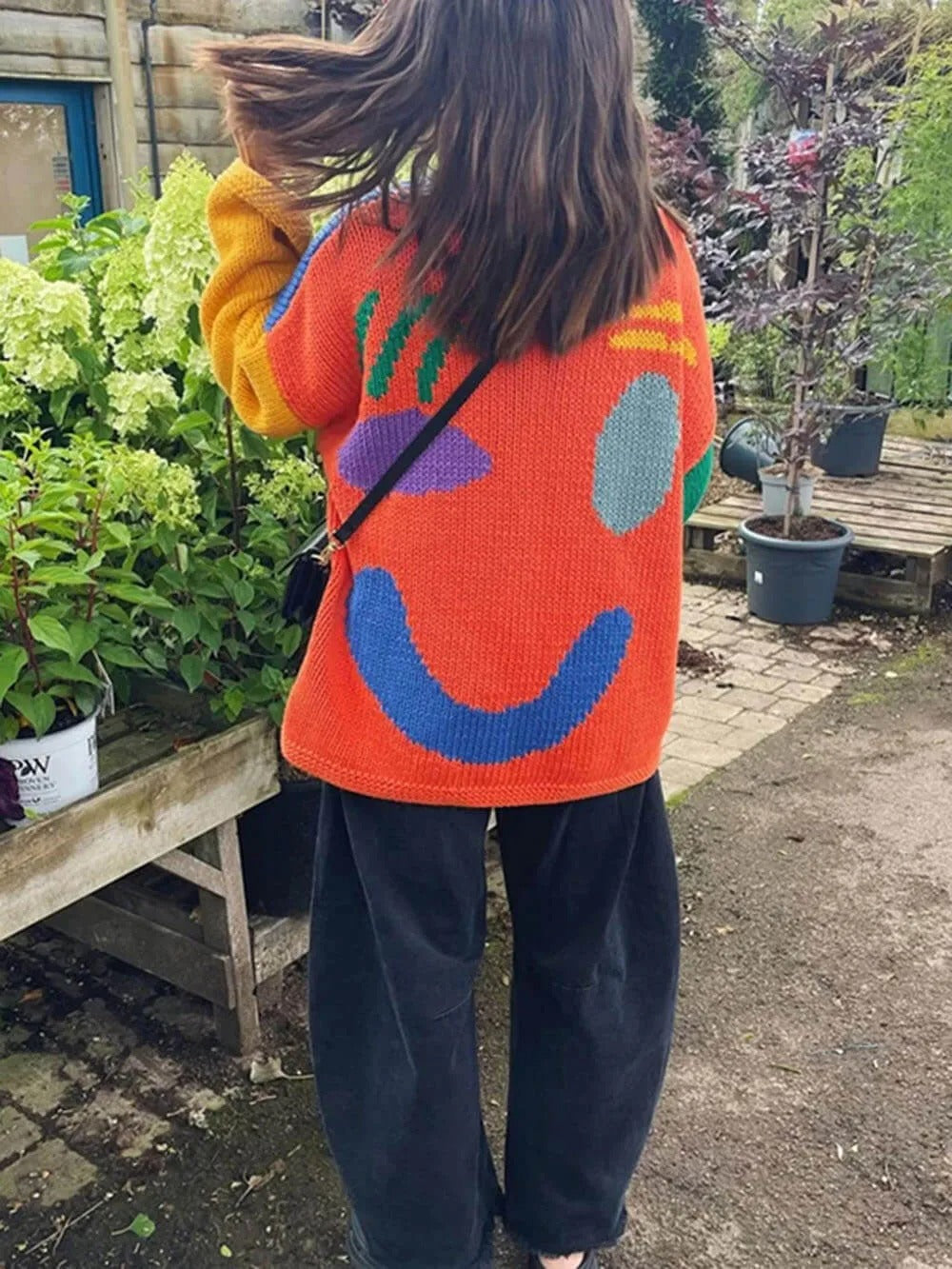 Pull en maille détente style artistique pour femme – Look décontracté et original