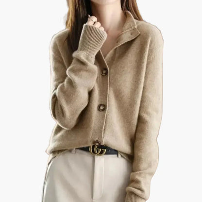 Cardigan femme élégant à col montant et boutons tendance pour un look décontracté chic