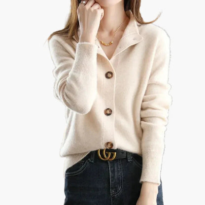 Cardigan femme élégant à col montant et boutons tendance pour un look décontracté chic