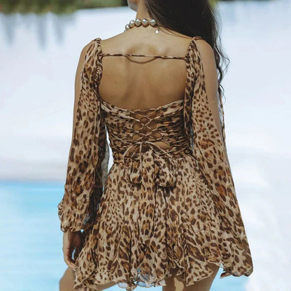 Jasmine – Robe Courte avec Manches Trompette