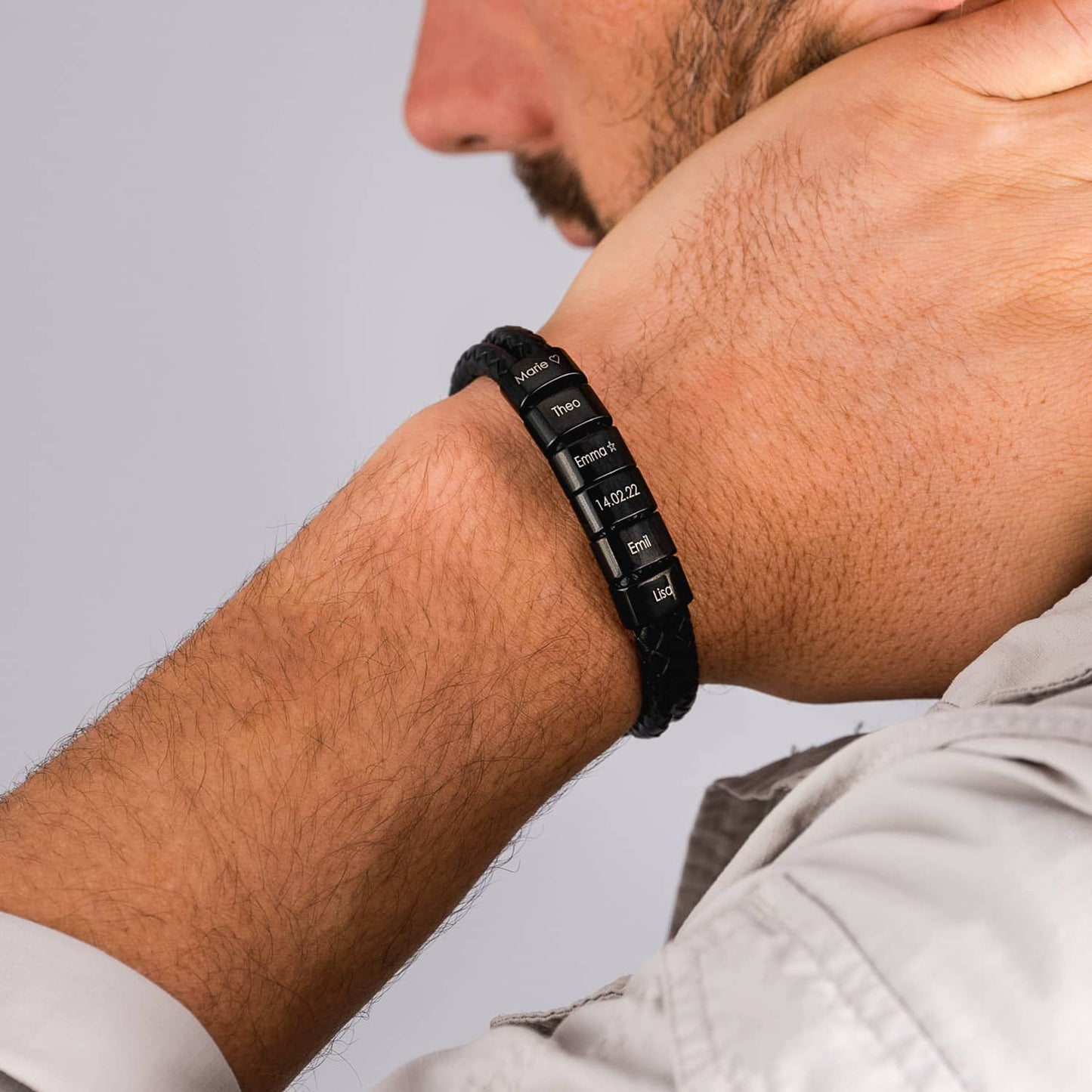 Mathew – Bracelet en cuir tressé pour hommes avec perles noires gravées