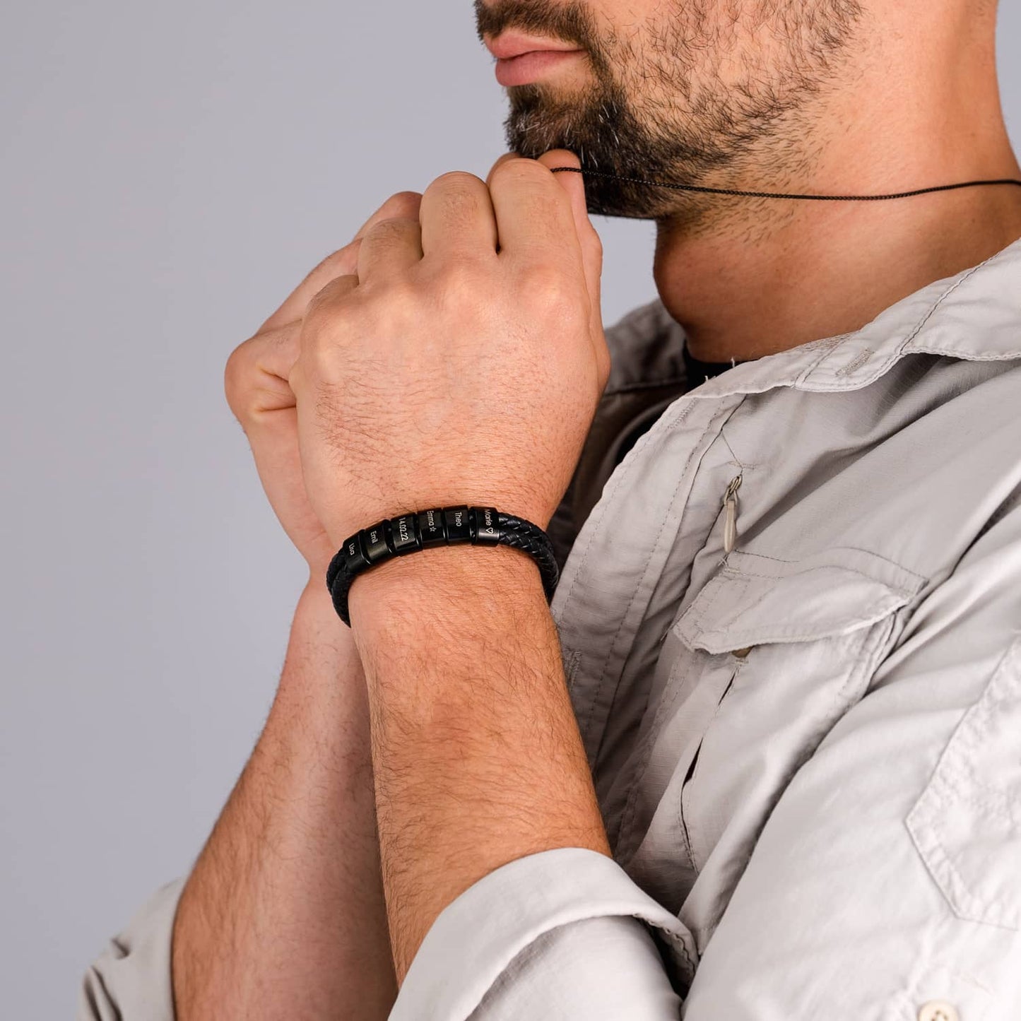 Mathew – Bracelet en cuir tressé pour hommes avec perles noires gravées