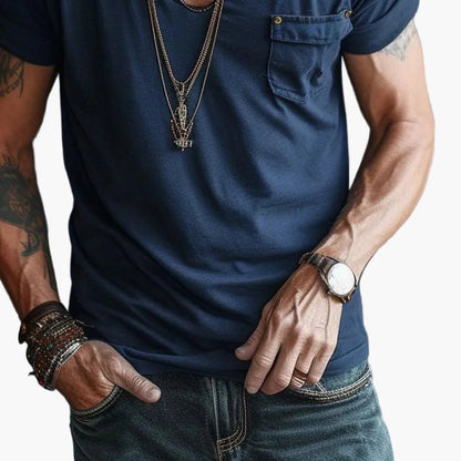 Maglietta informale uomo scollo a V stile urbano con tasca sul petto - Ideale per uscite e uso quotidiano